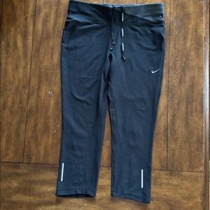Nike women Black leggings capri